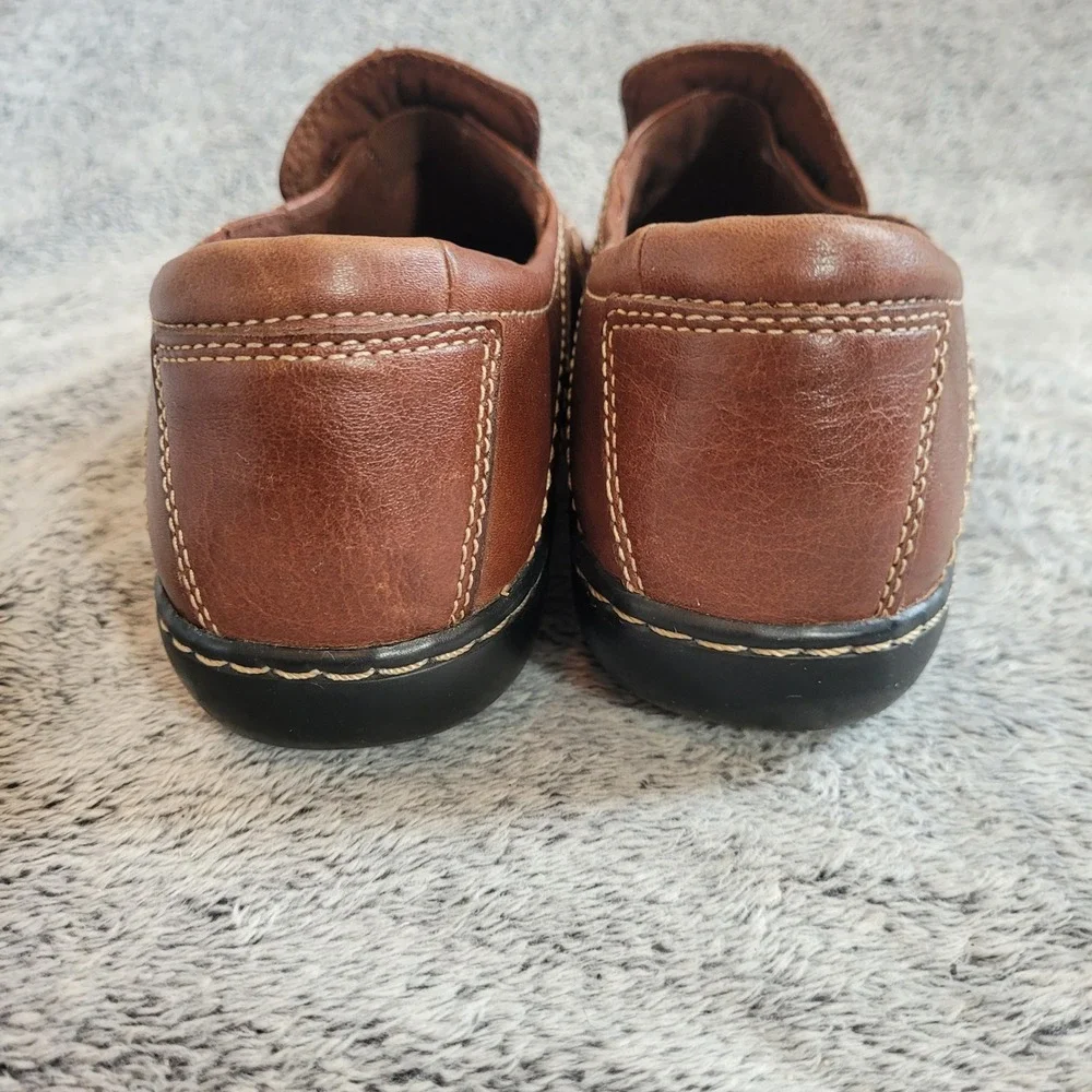 Clarks Womens Loafers 8W Brown Leather Button Accent Low Heel Granola Girl 21462